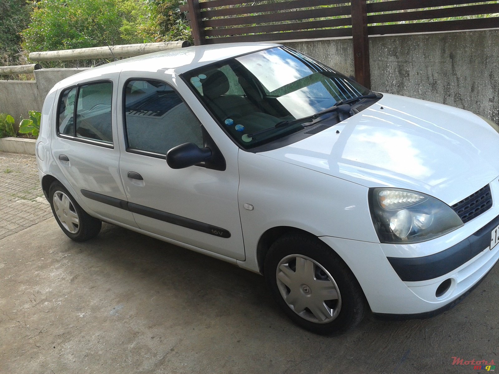 2004' Renault Clio photo #1