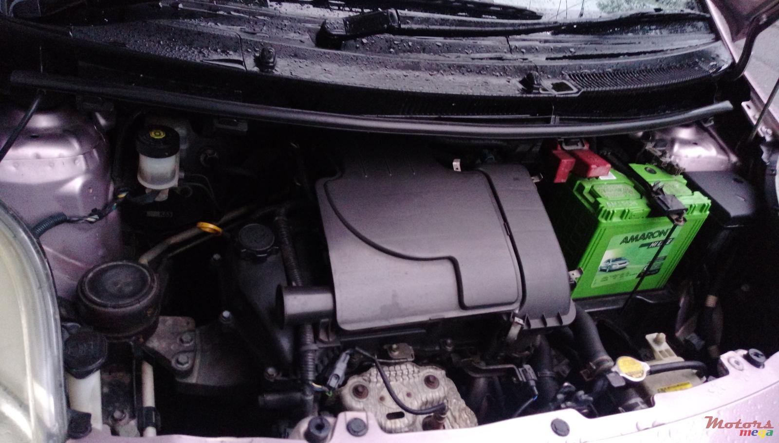 2006' Toyota Vitz photo #1