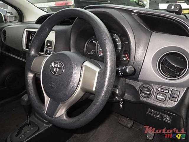 2015' Toyota Vitz photo #3