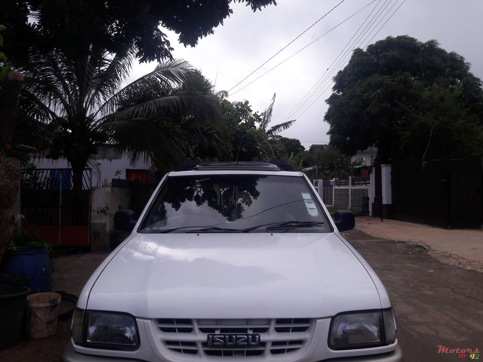 2001' Isuzu photo #2