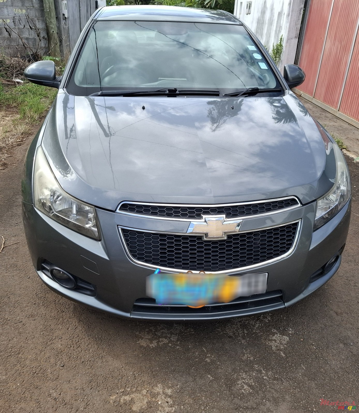 2010' Chevrolet Cruze Luxury Touring photo #2