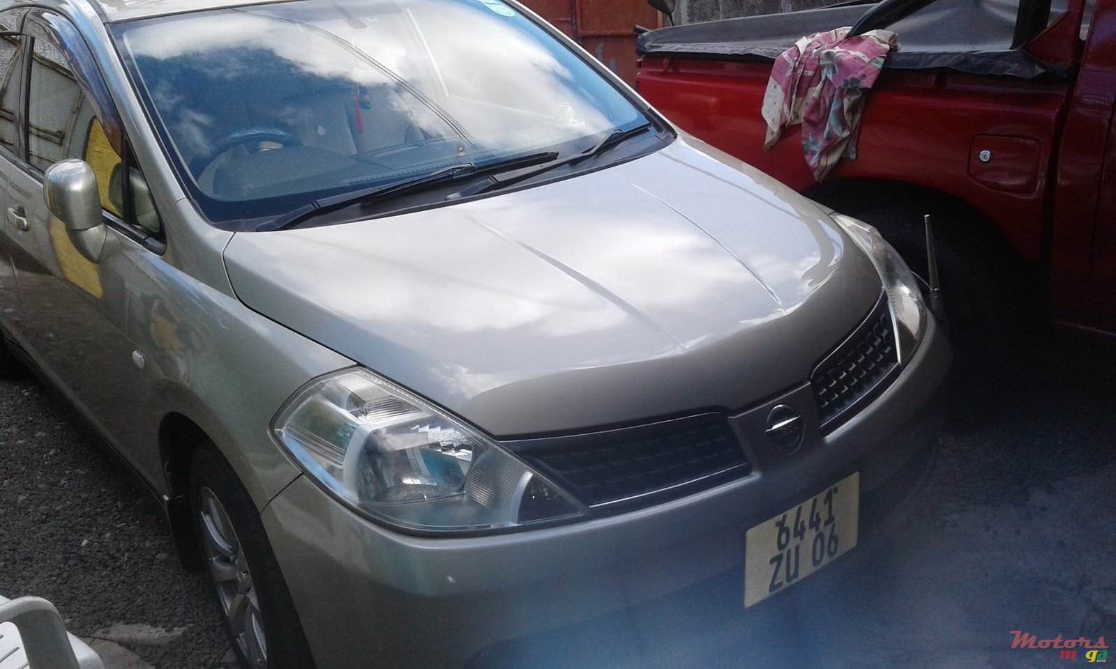 2006' Nissan Tiida hatchback photo #1