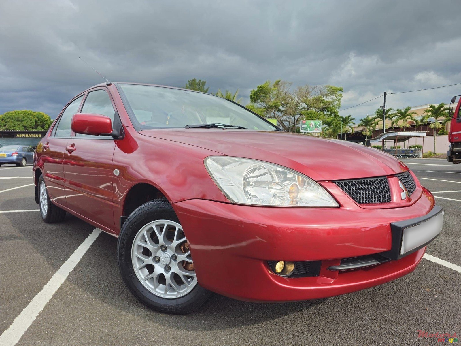 2011' Mitsubishi Lancer GLX photo #2