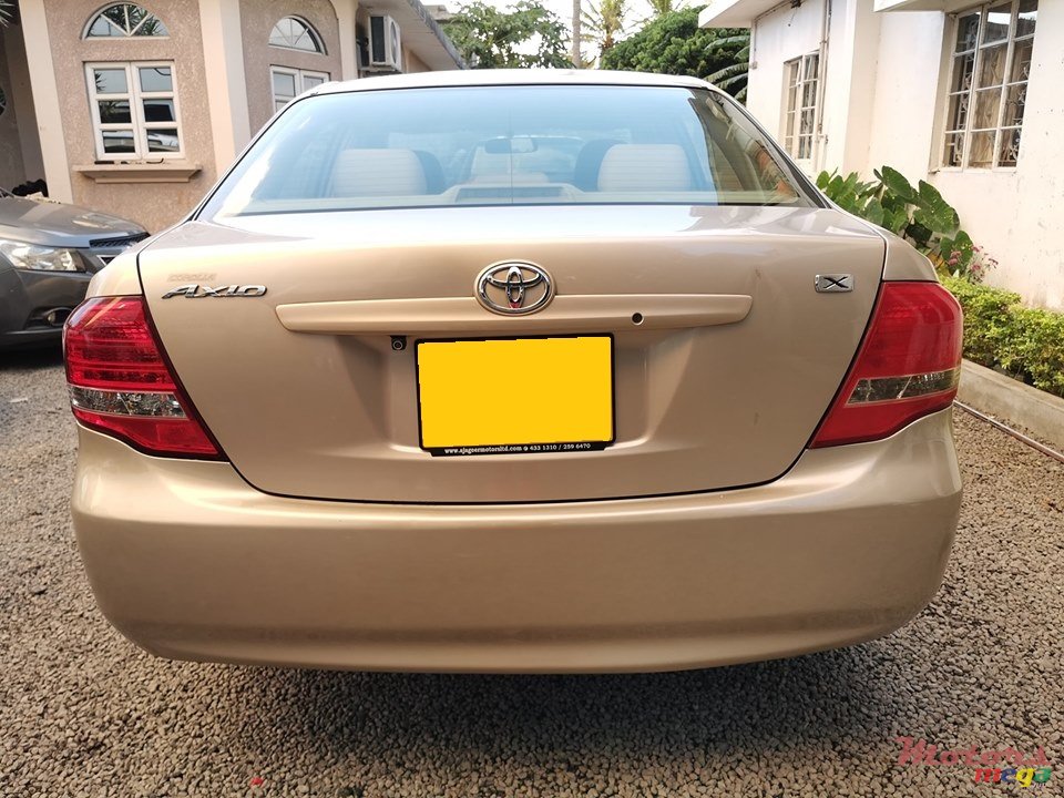 2009' Toyota Axio photo #3