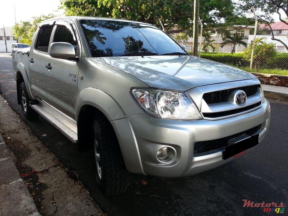 2010' Toyota Hilux photo #1