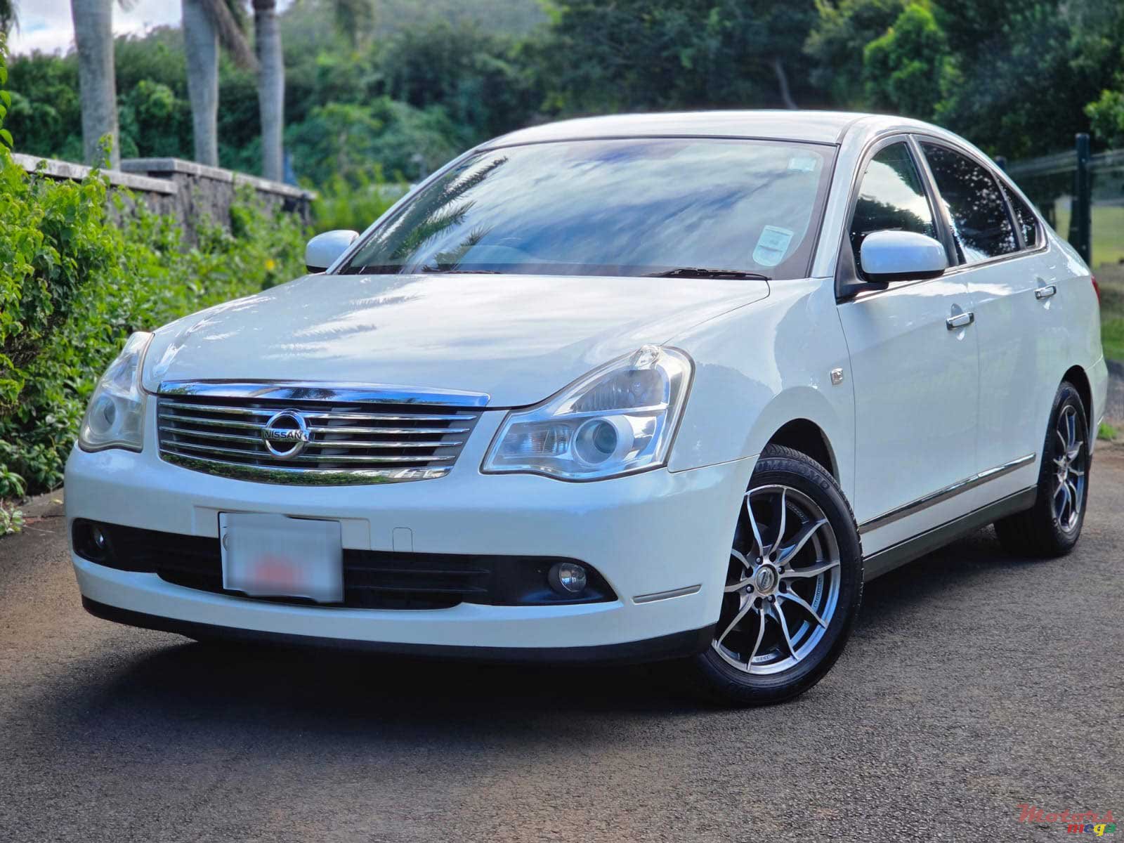 2010' Nissan Bluebird Sylphy 1.5 photo #1