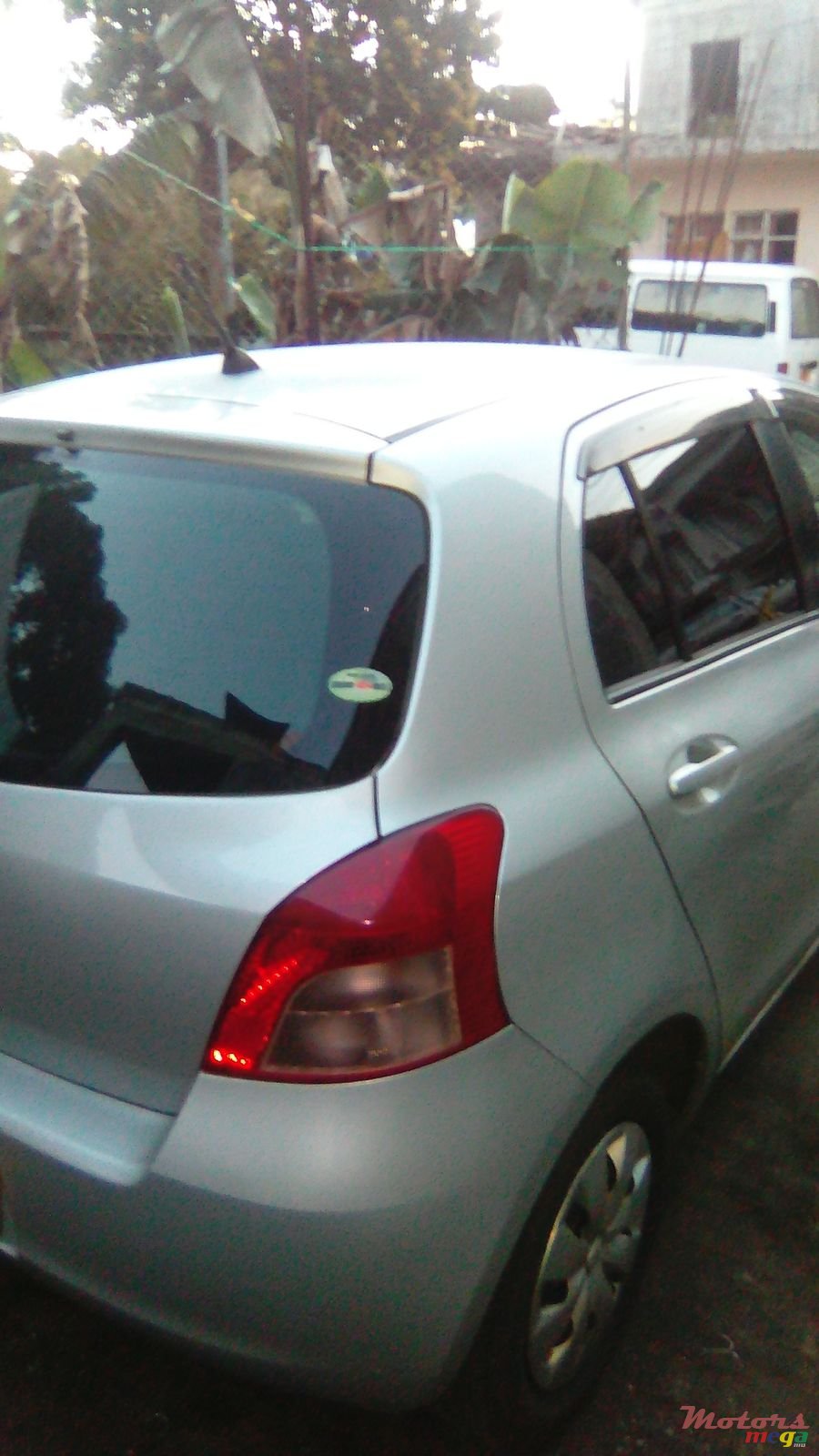 2007' Toyota Vitz photo #2