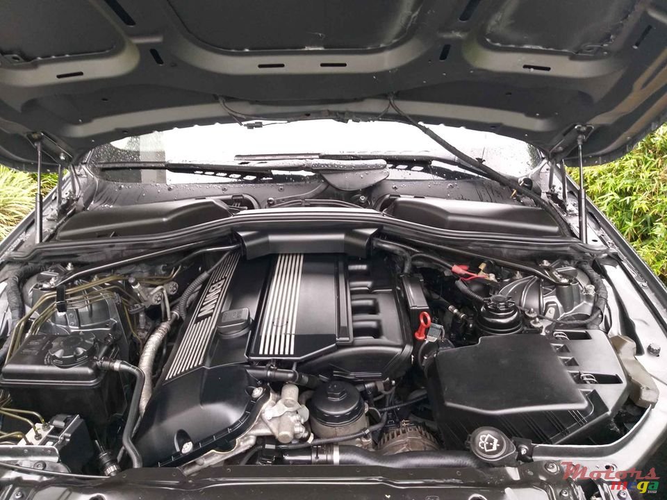 2004' BMW 5 Series 520i photo #7