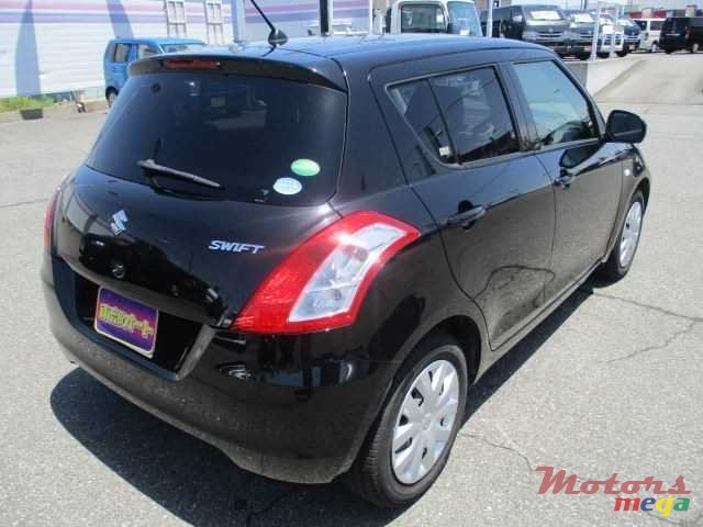 2013' Suzuki Swift ZC 72S photo #2