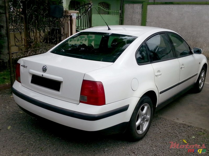 1999' Volkswagen Passat photo #2