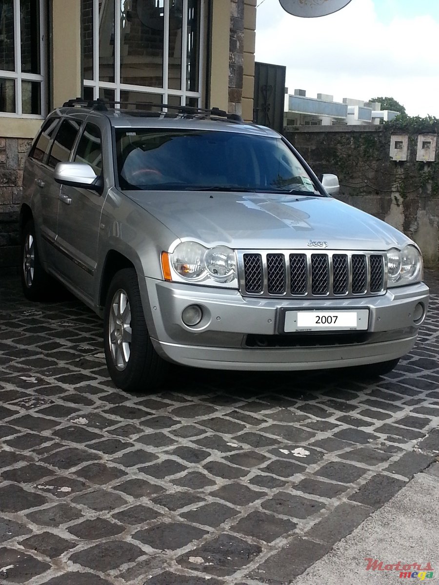 2007' Jeep Grand Cherokee photo #1
