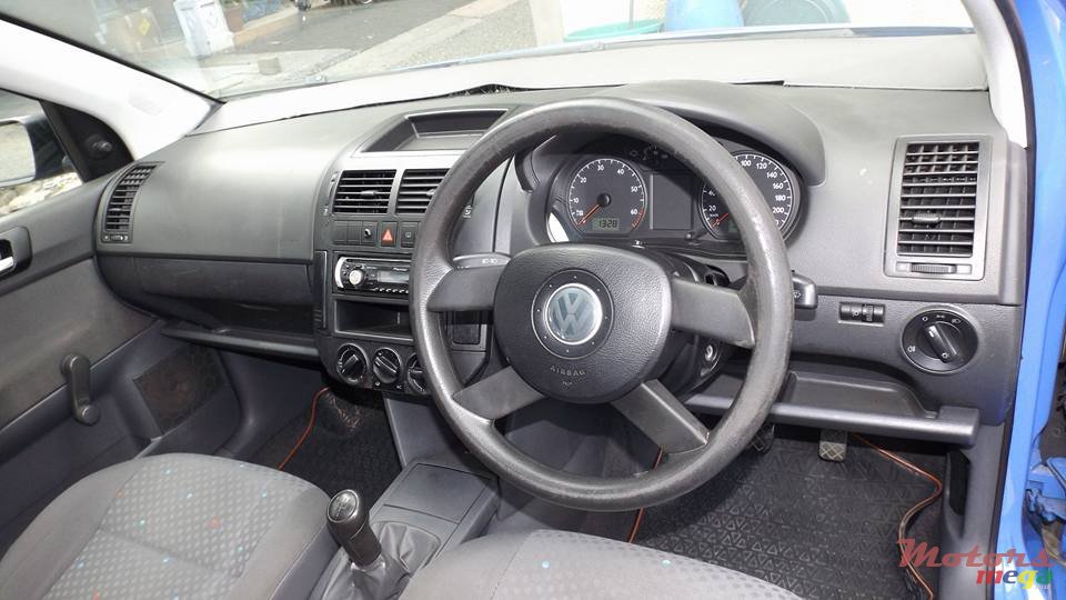 2005' Volkswagen Polo photo #5
