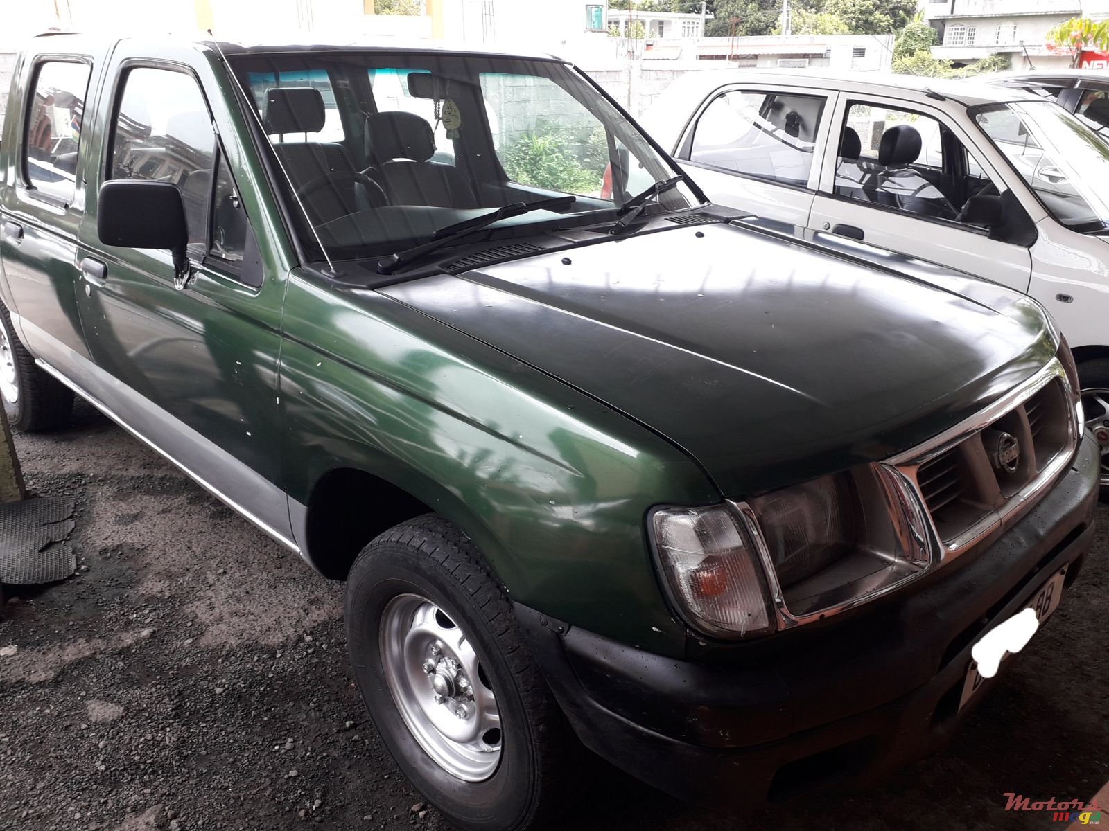 2012' Nissan 4X2 manual Japan photo #2