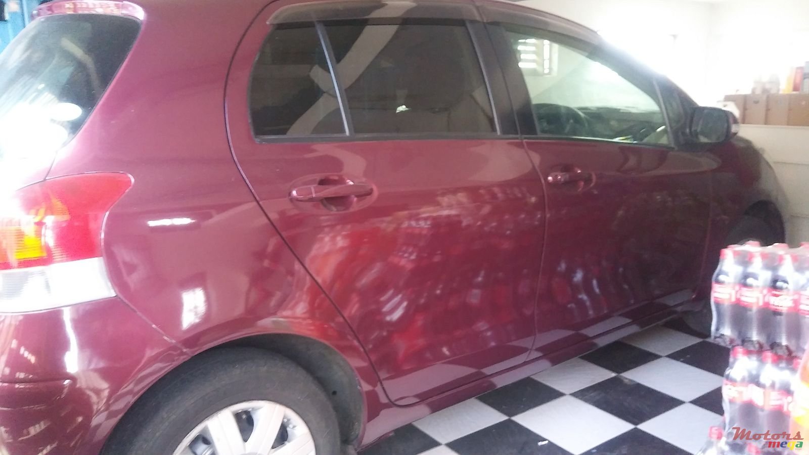 2009' Toyota Vitz photo #1