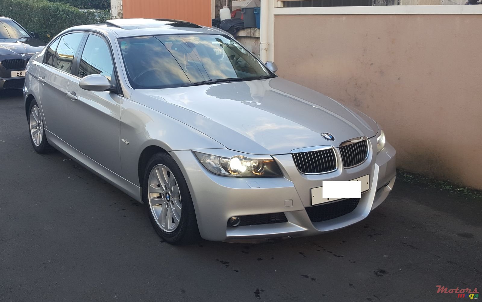 2008' BMW 320i photo #1