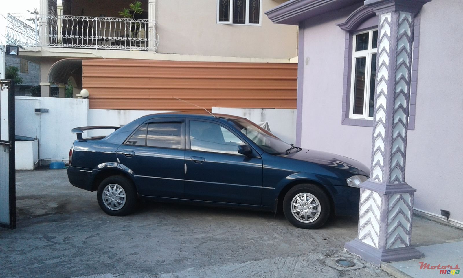 1999' Mazda 323 photo #2