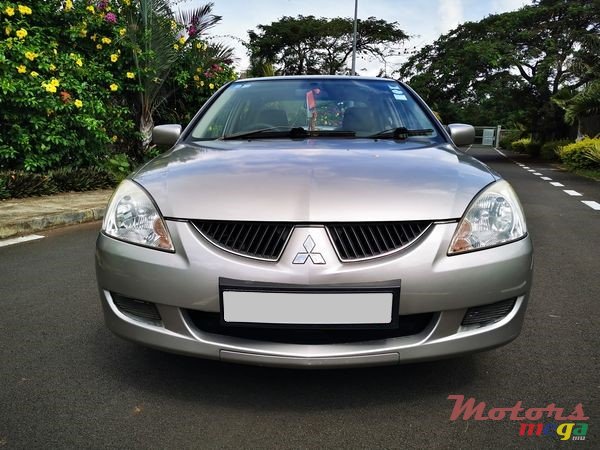 2005' Mitsubishi Lancer GLX photo #1