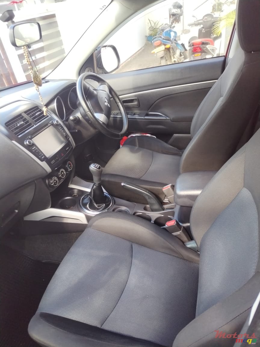 2013' Mitsubishi ASX photo #7