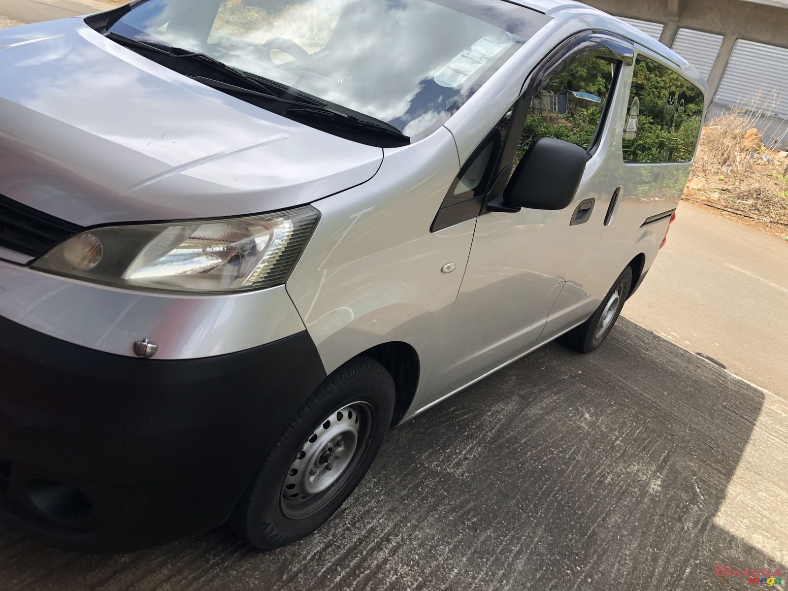 2010' Nissan photo #1