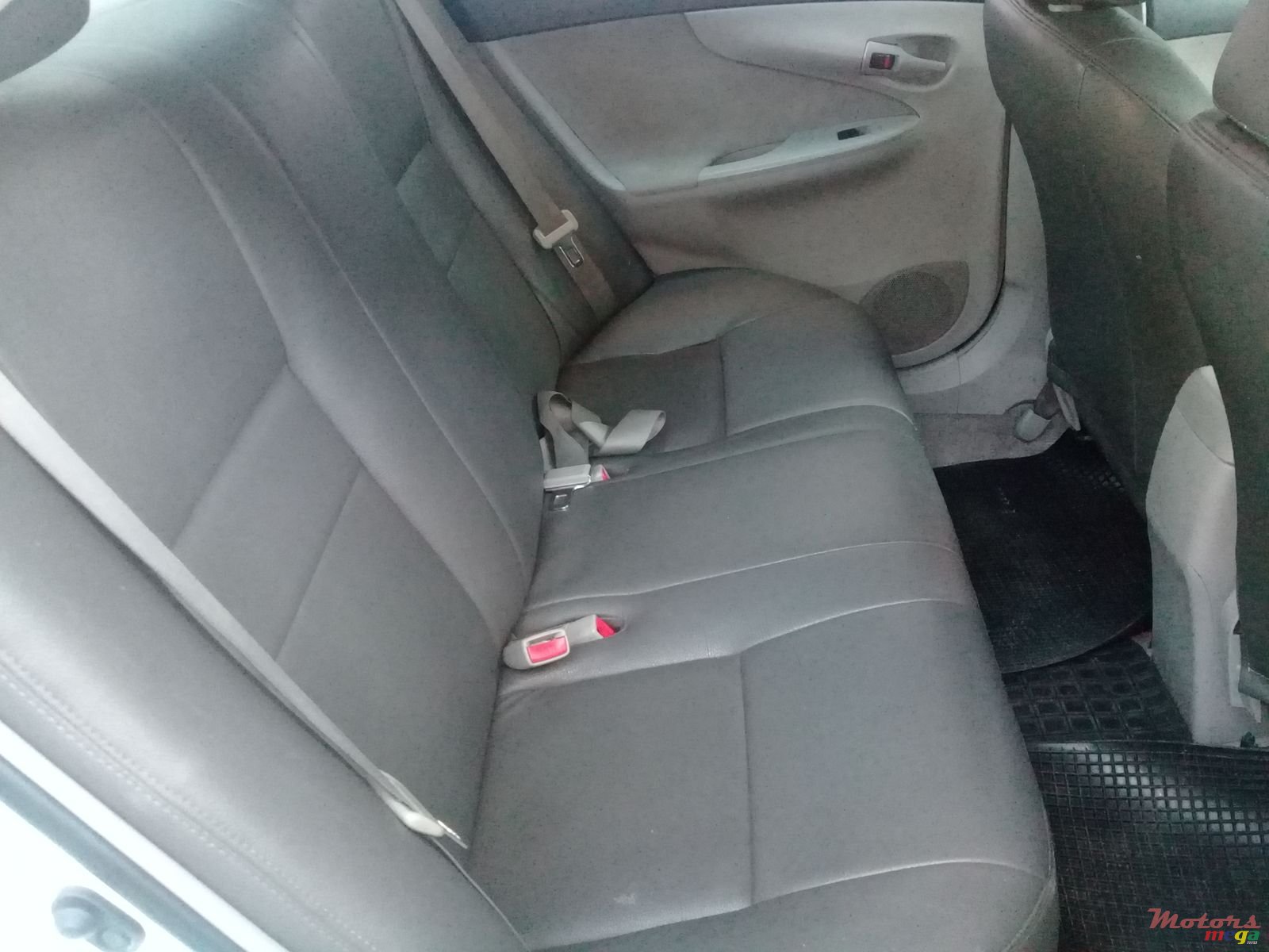 2009' Toyota Axio photo #6