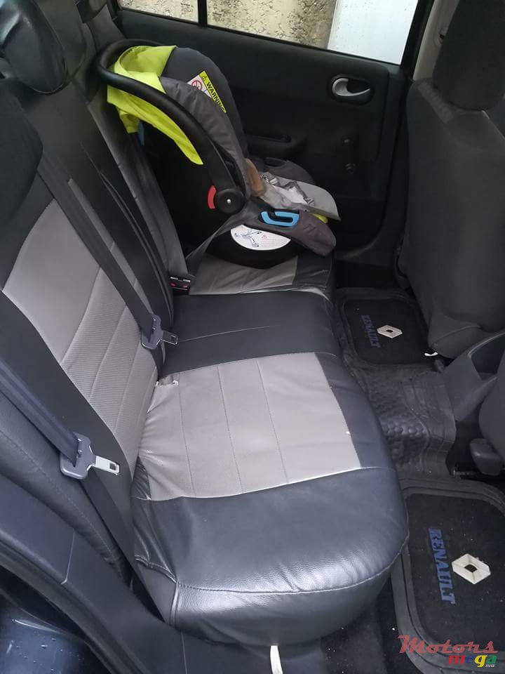 2008' Renault Megane photo #4