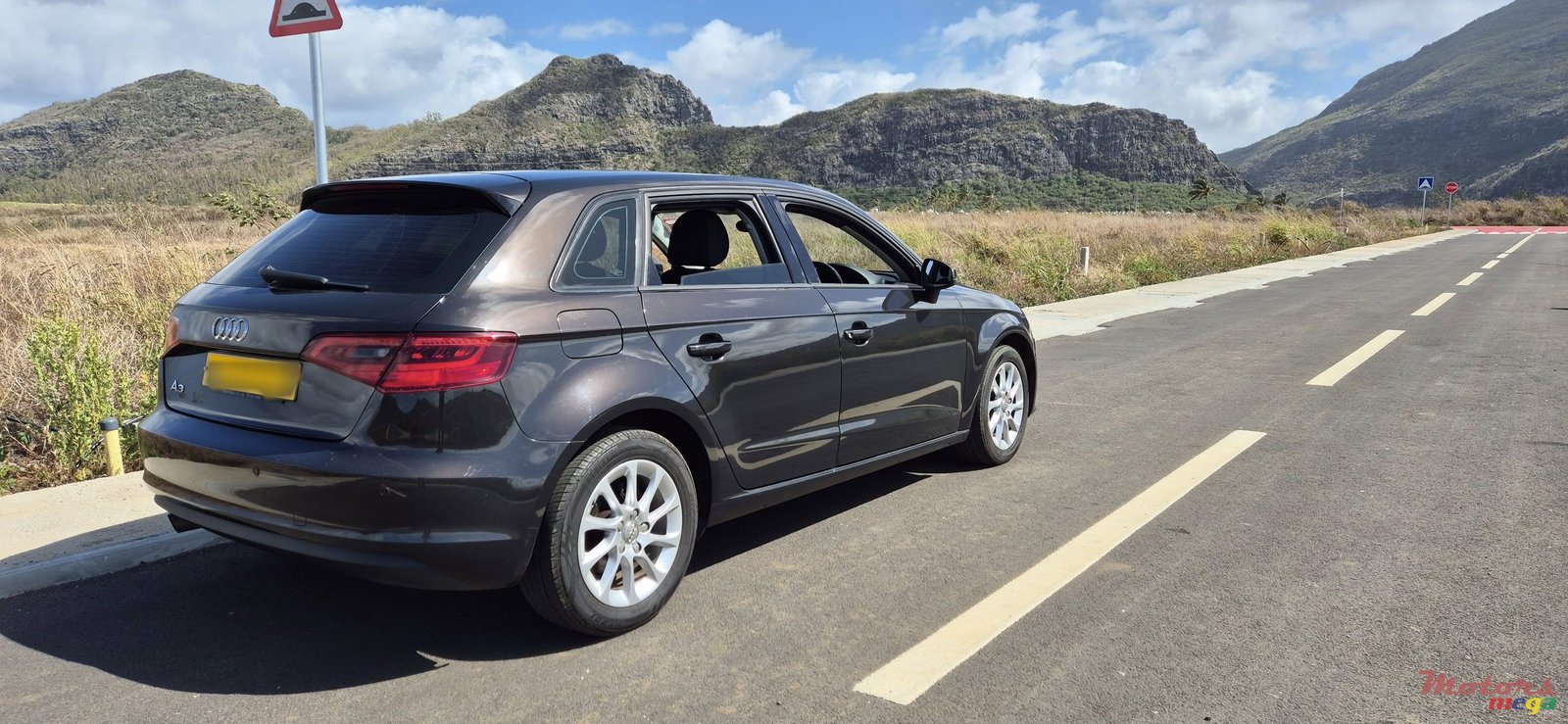 2015' Audi A3 1200 cc Turbo photo #2