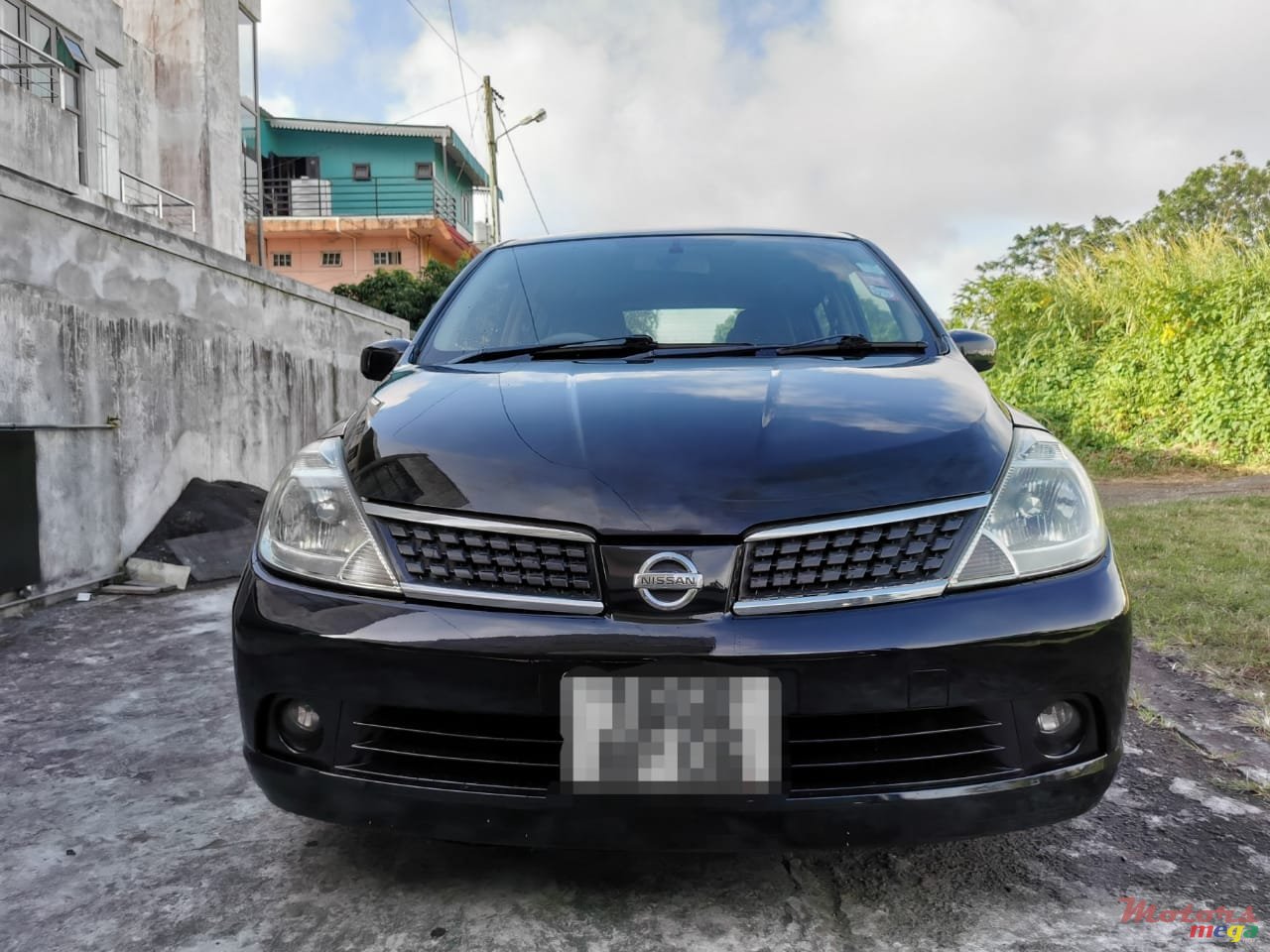 2006' Nissan Tiida Hatchback photo #1