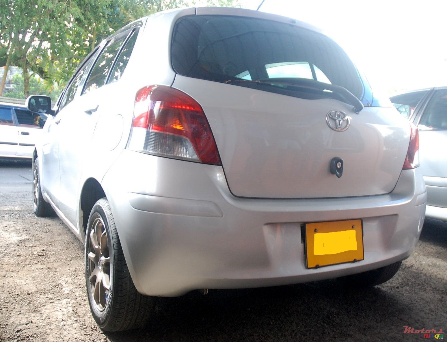2009' Toyota Vitz photo #2