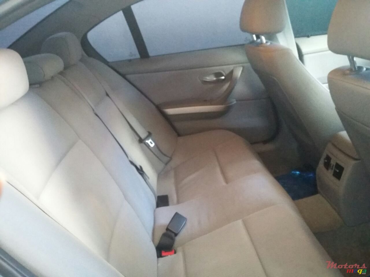 2010' BMW 318 photo #6