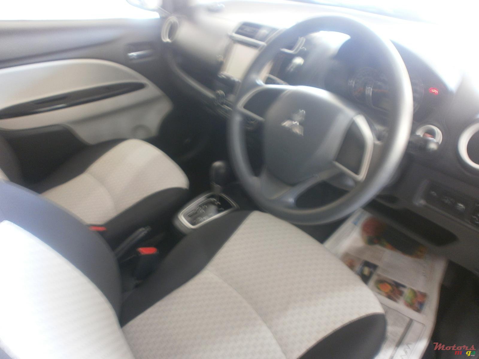 2017' Mitsubishi Mirage photo #2