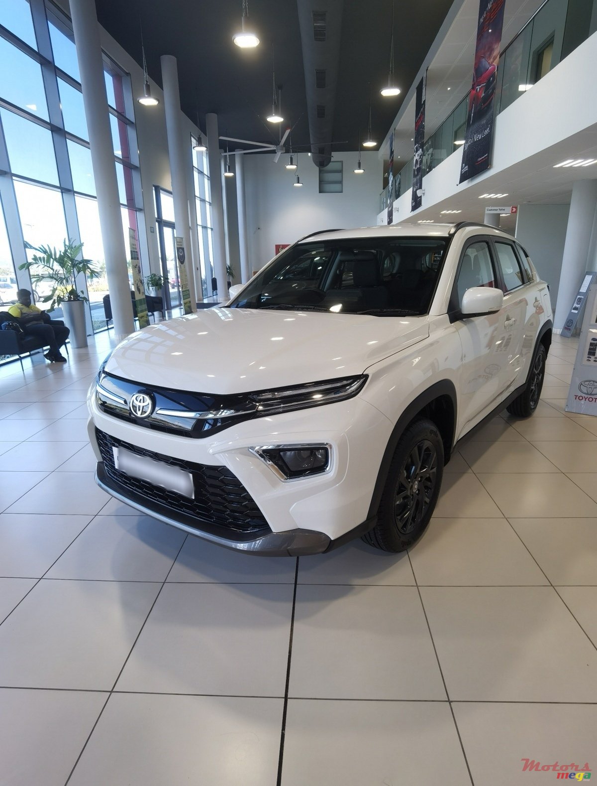 2024' Toyota Urban Cruiser photo #2