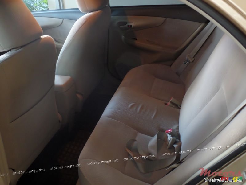 2009' Toyota Corolla Axio X HID LTD photo #4