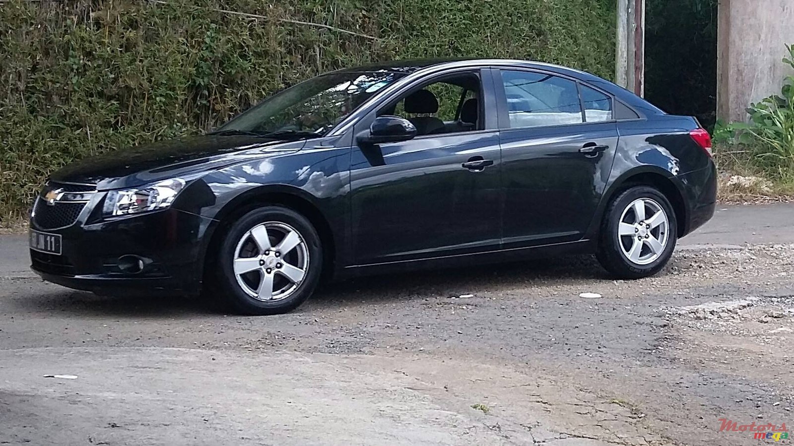 2011' Chevrolet Cruze photo #1