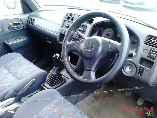 1999' Toyota photo #4