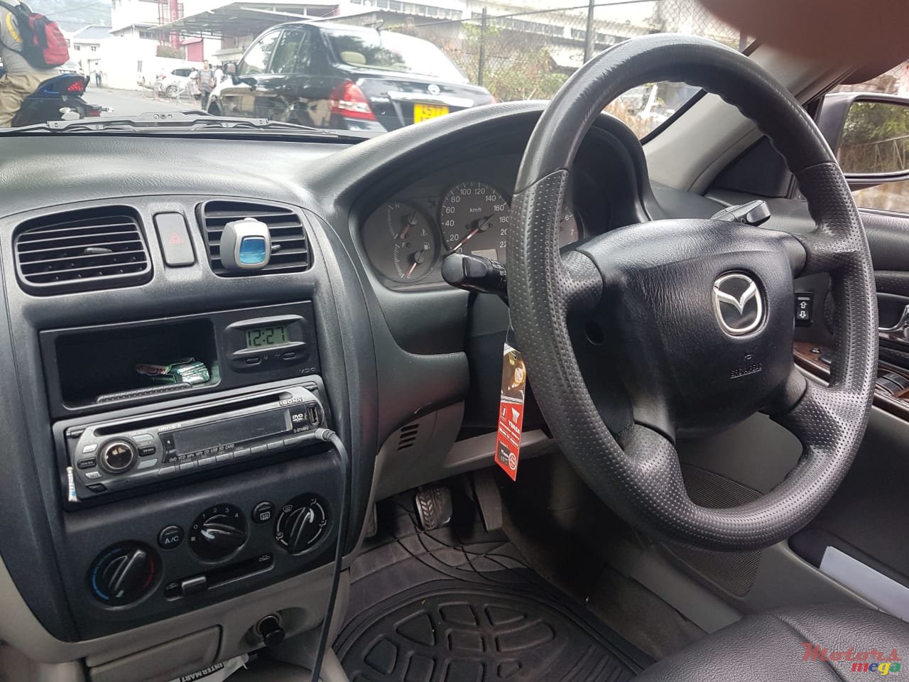 2001' Mazda 323 photo #4