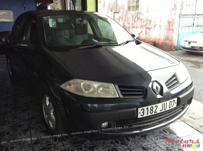 2007' Renault Megane photo #1