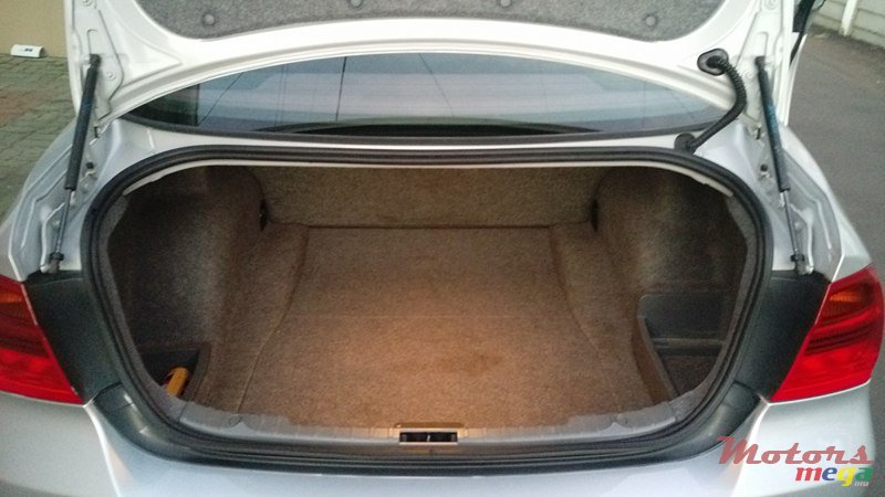 2006' BMW 320i photo #3