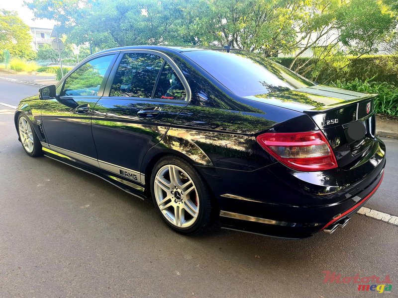 2010' Mercedes-Benz C-Class AMG photo #6