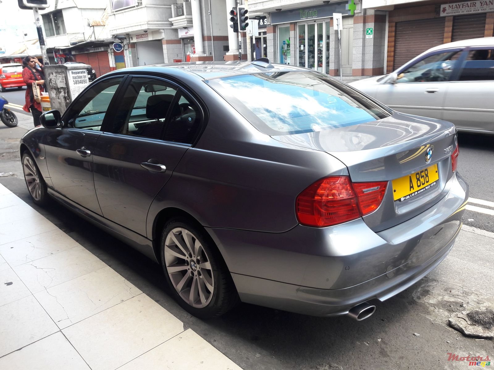 2009' BMW 320 photo #2