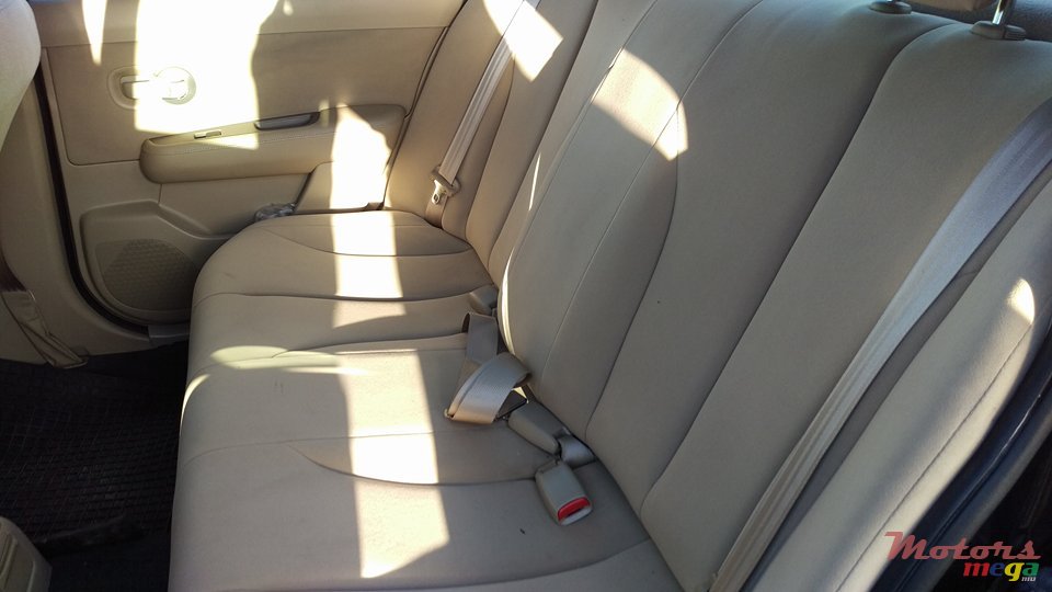 2011' Nissan Tiida photo #2