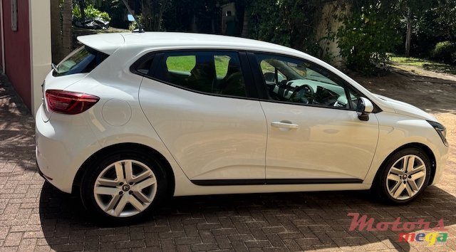 2021' Renault Clio photo #6