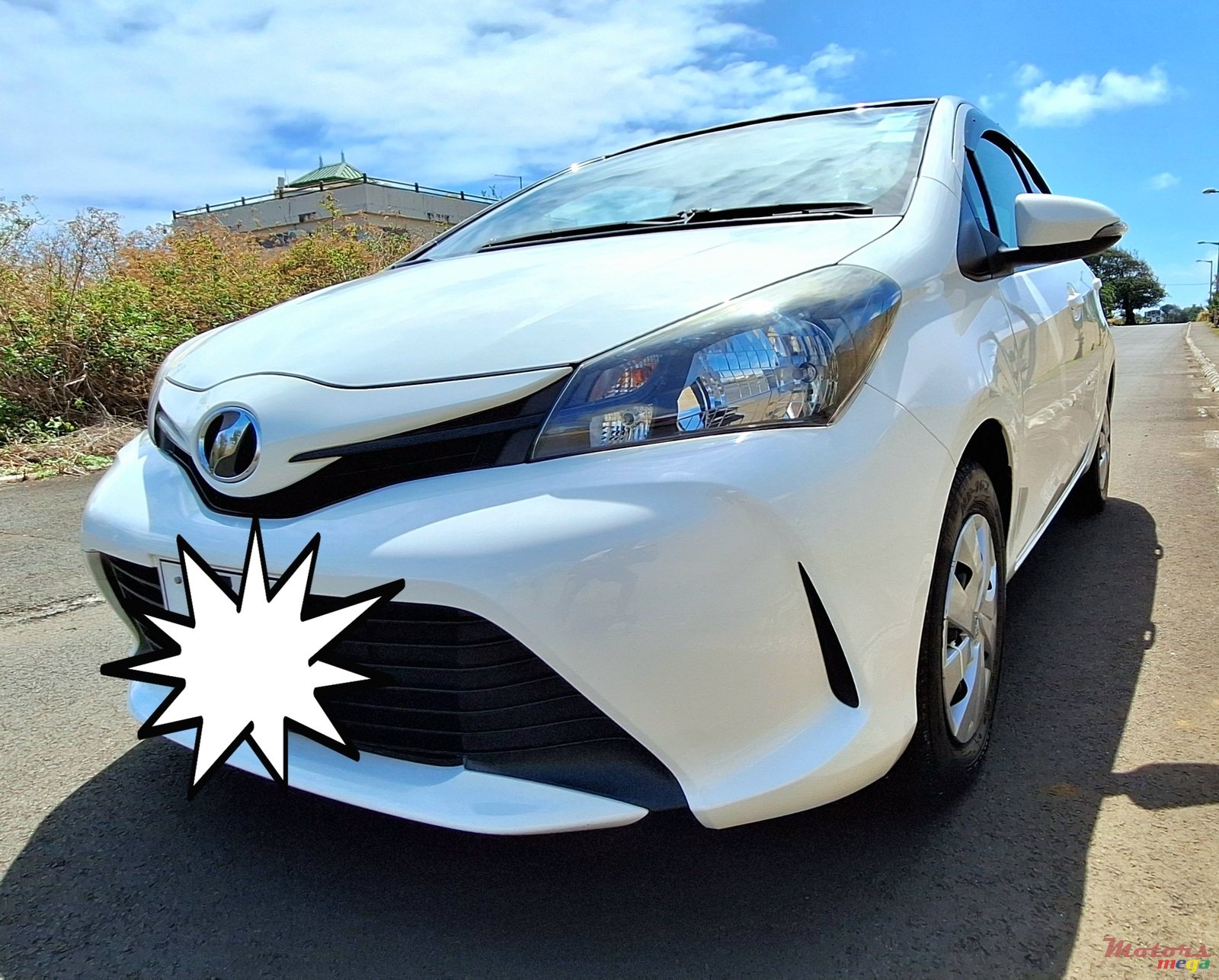 2015' Toyota Vitz photo #2