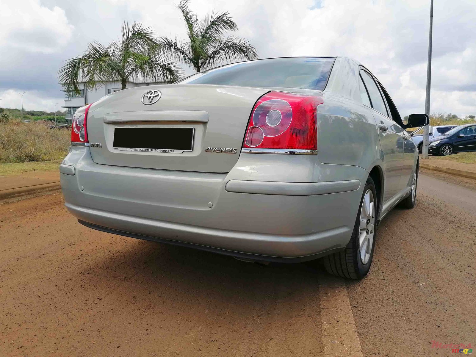 2007' Toyota Avensis photo #2