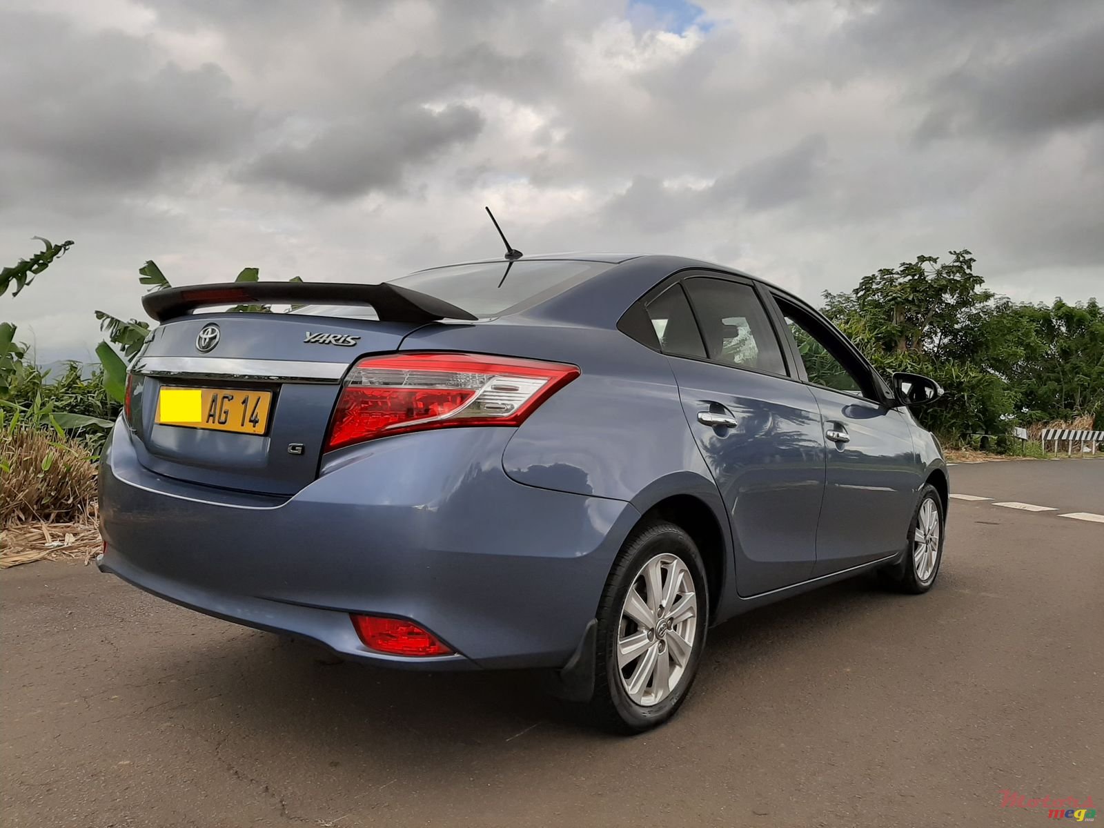 2014' Toyota Yaris photo #4