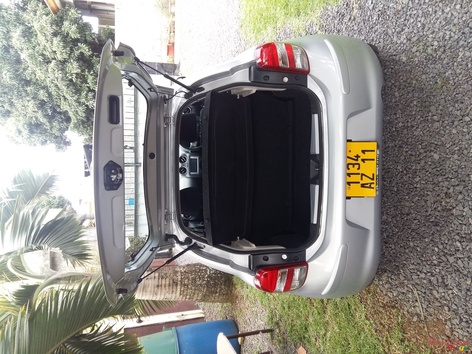 2011' Nissan March photo #4