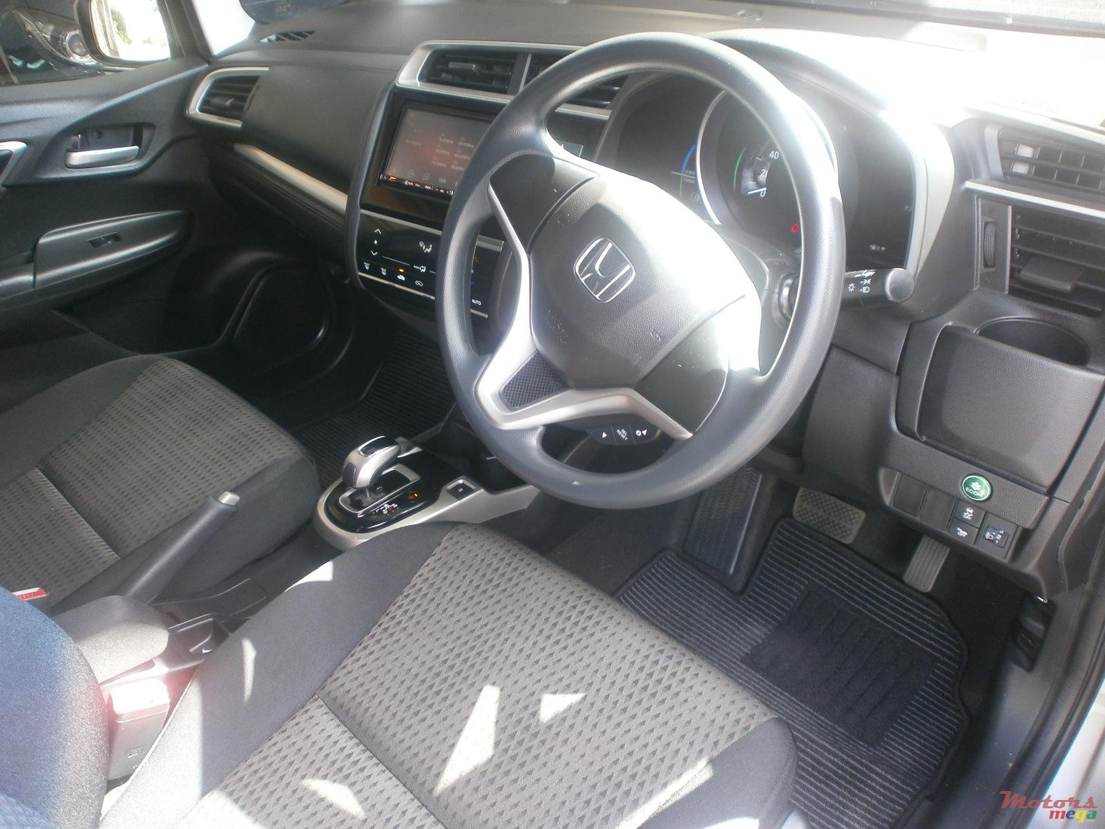 2017' Honda Fit Aria Hybrid photo #2