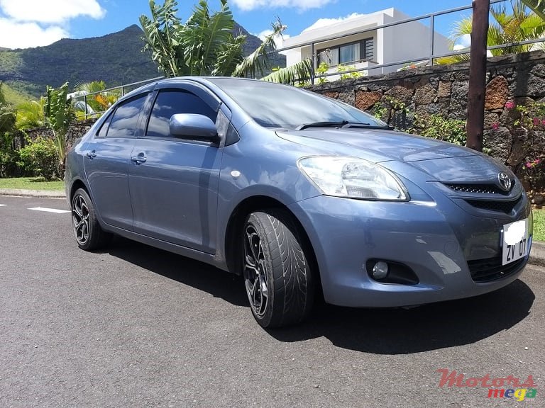 2007' Toyota Yaris Verso Belta photo #1