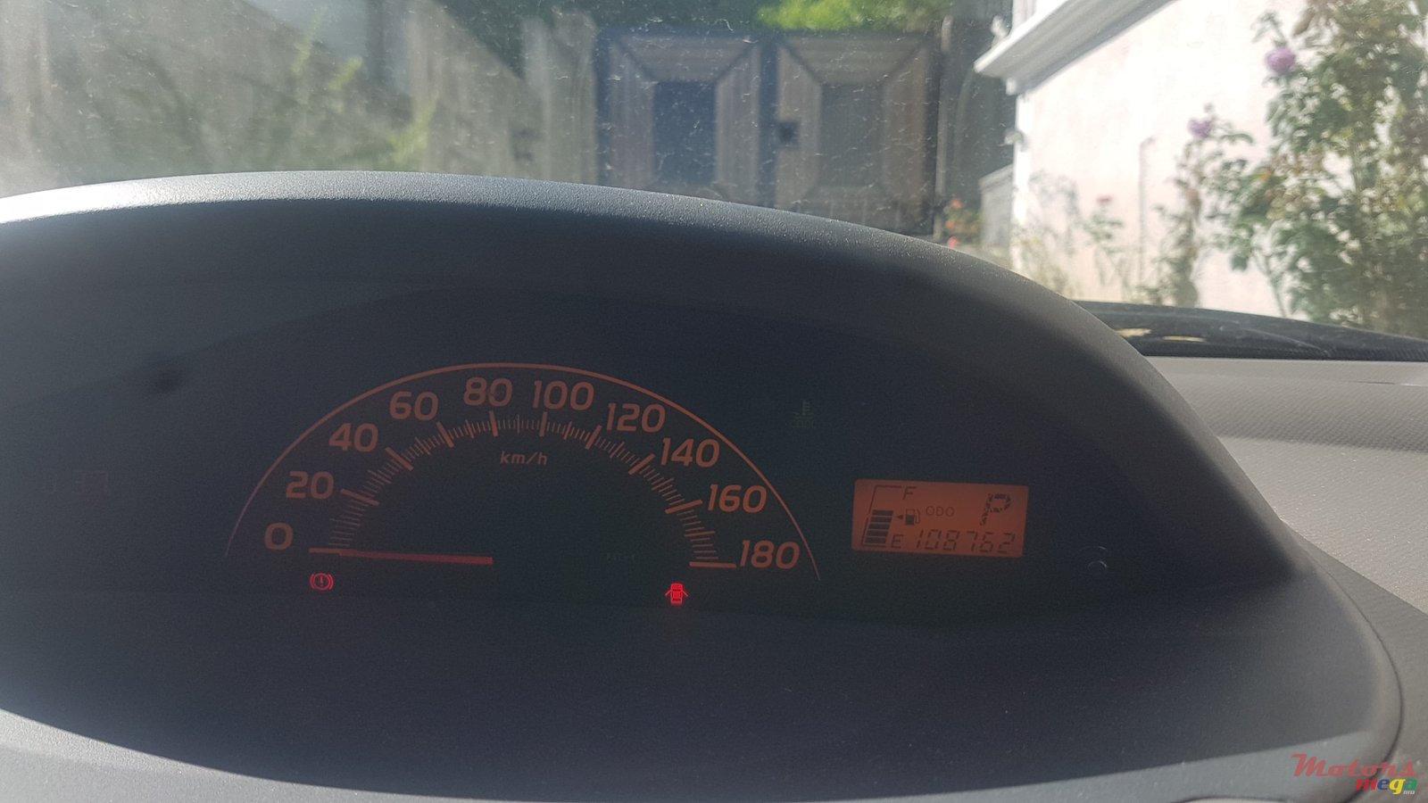 2008' Toyota Vitz photo #5