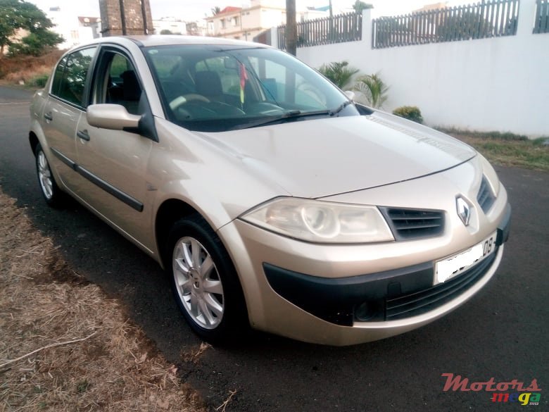 2008' Renault Megane photo #4