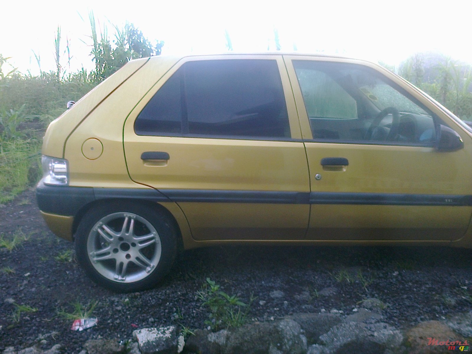 2001' Citroen Saxo Sport photo #1